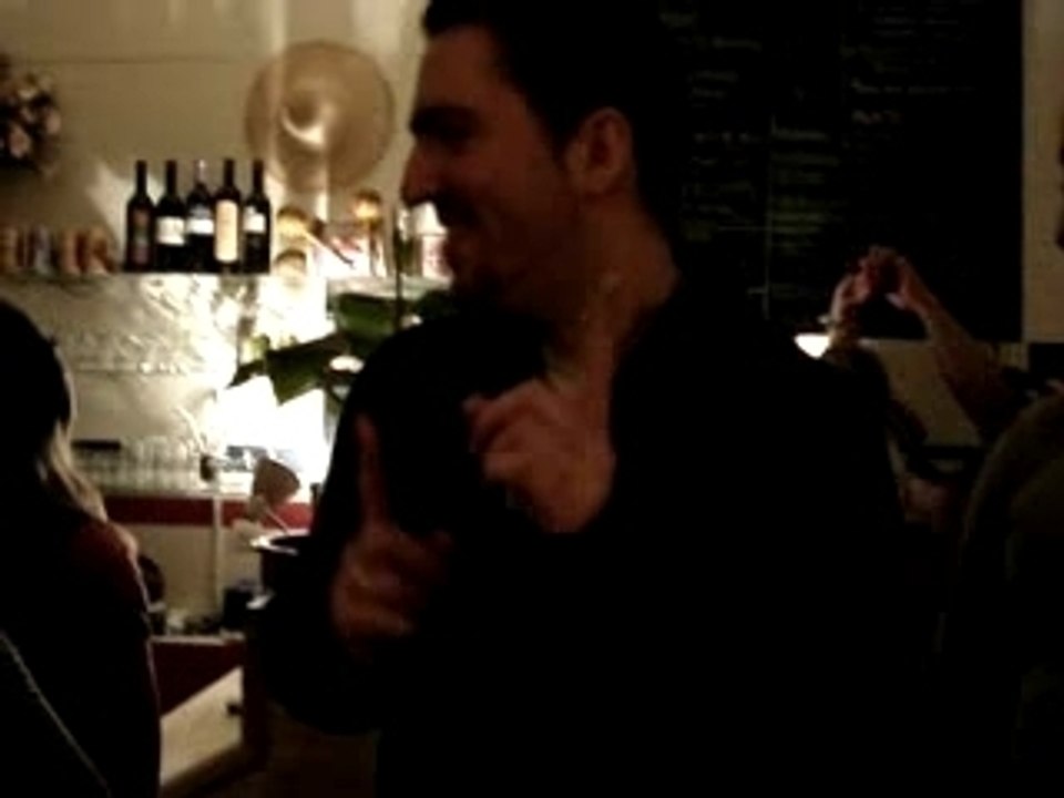 tout le monde danse sur la piste...