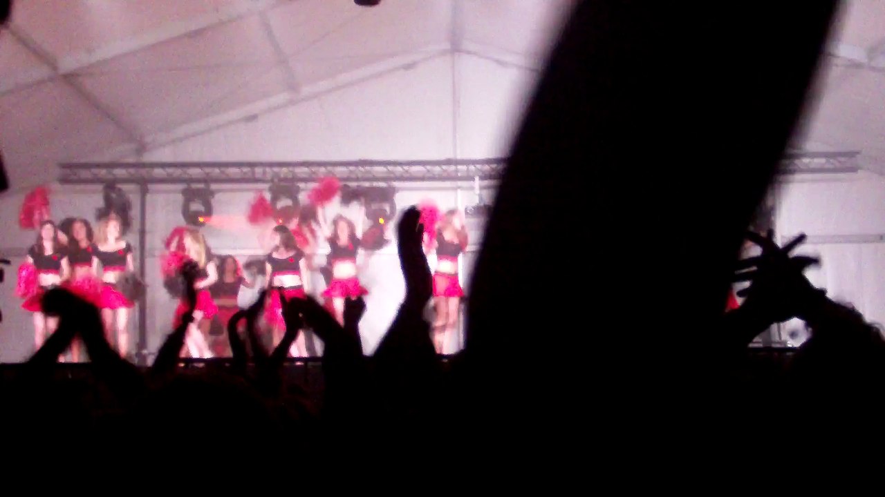 Arrivée des Pompoms de l'ENSAT