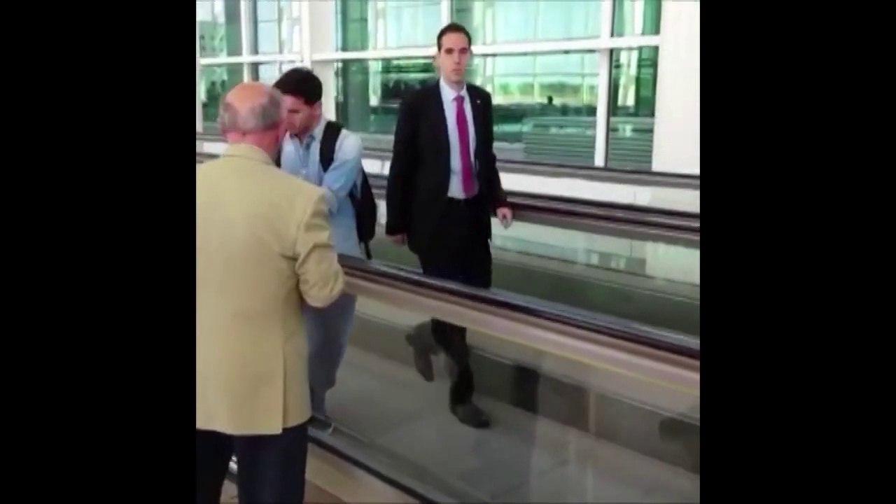 Messi met un gros vent à un vieil homme