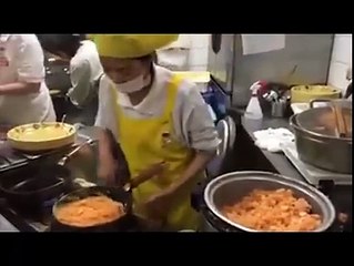 Making Japanese Omelette With Rice In 30 Seconds