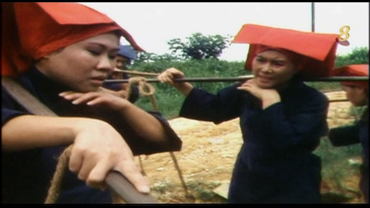 1986 - "Samsui Women" Theme Song - 《红头巾》主题曲 - Performed by Sarah Chen - 由陈淑桦主唱 - WIDESCREEN.mp4