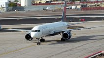 Delta Airlines Boeing 757-26D N900PC Gate Arrival at Phoenix Sky Harbor (HD)