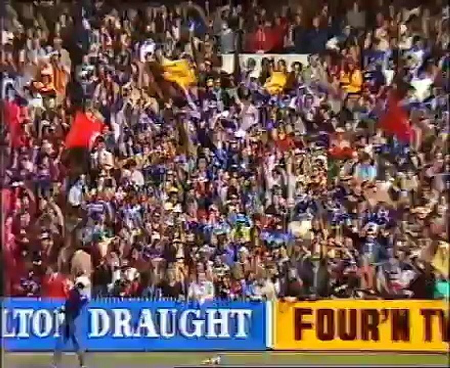Slim Dusty sings Advance Australia at 1984 VFL Grand Final