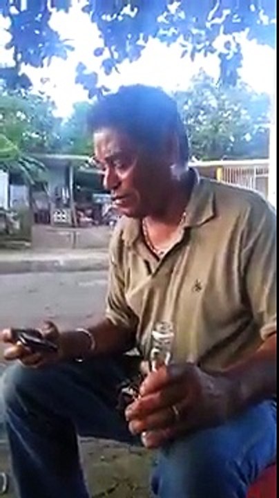 Borracho Cantando el Pollito Pio