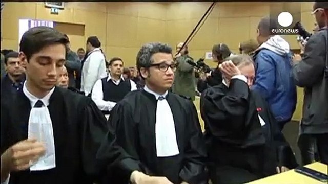 Francia, rabbia dei familiari delle vittime dopo l'assoluzione dei poliziotti