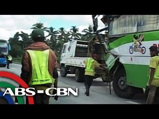 Huli sa CCTV: 2 babae, bata sinalpok ng van