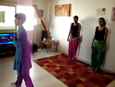 Indian Girls Dance - Two Desi Dancing Girls