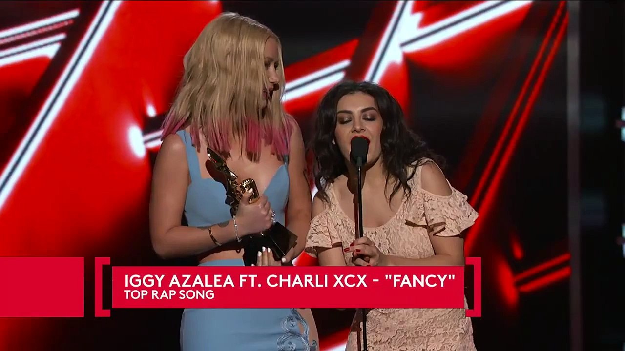 Iggy Azalea - Top Rap Song (2015 Billboard Music Awards) ft. Charli XCX