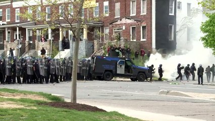 Obama restringe uso de armamentos militares