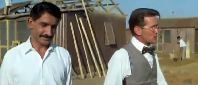 Gandhi (1982, film ITA) Imparare l'umiltà.