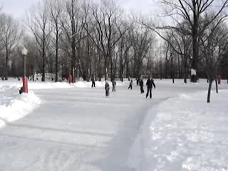 Pauline fait du patin