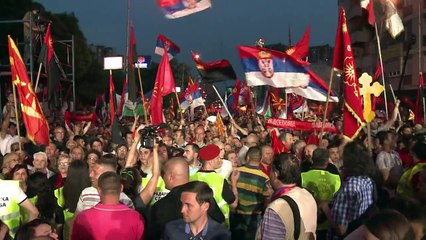 Trinta mil manifestantes apoiam premiê na capital macedônia