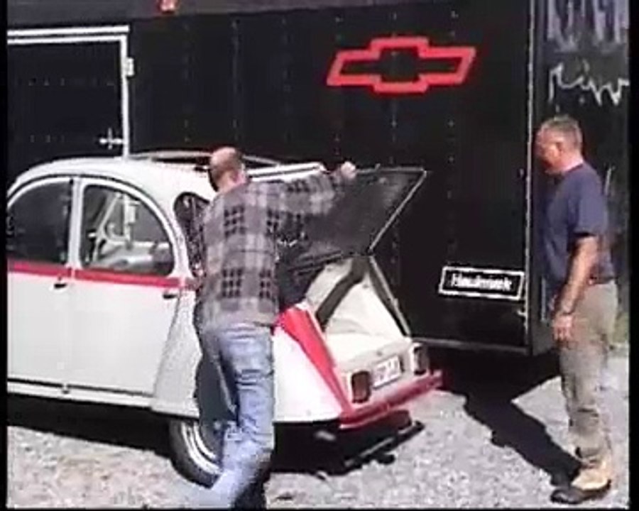starting Citroen 2cv with manivelle