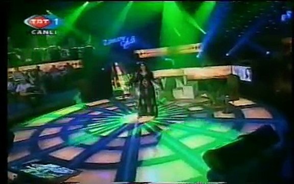 Zara - incecikten bir kar yagar