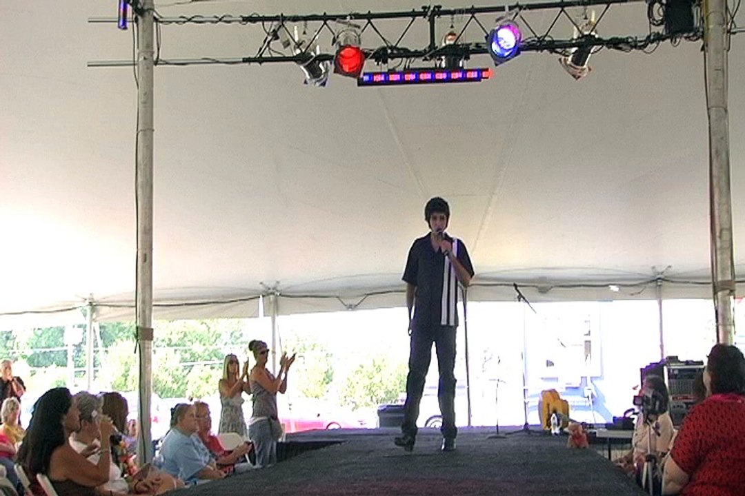 Josh Davis sings 'How Great Thou Art' Elvis Week 2010