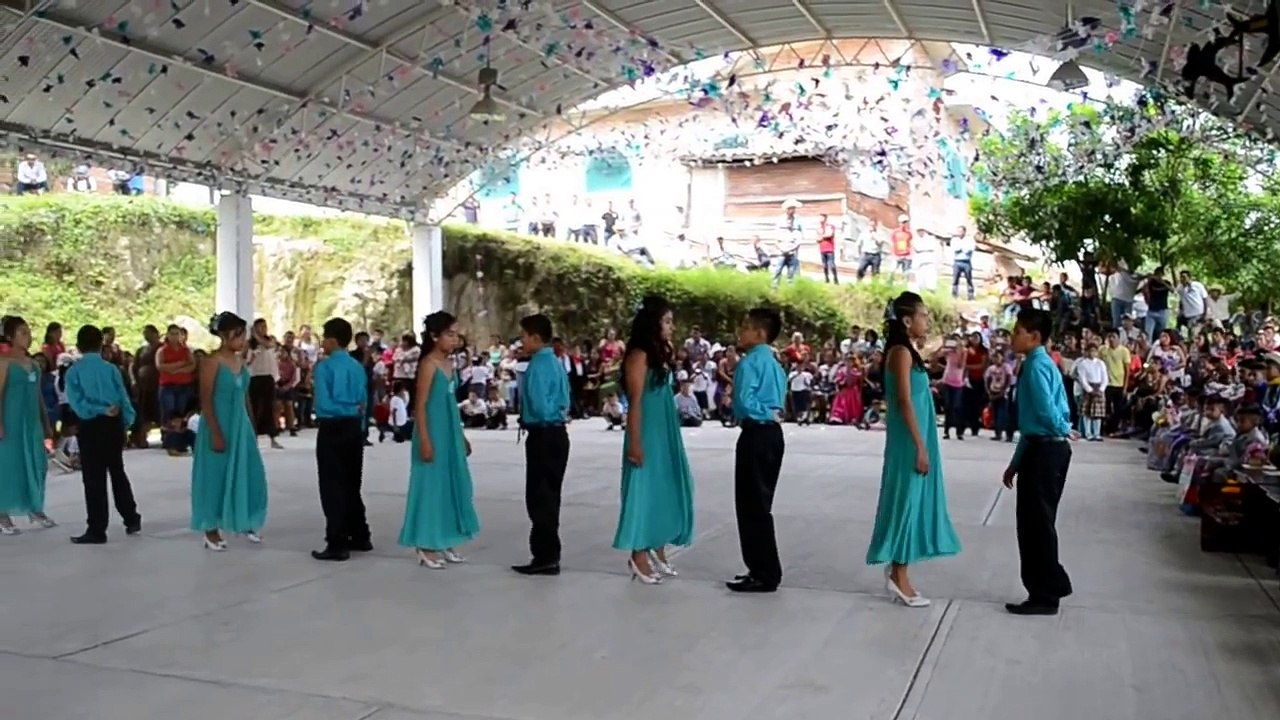 VALS DE GRADUACIÓN 2014 (SIN TI, SOLO DAME UNA RAZÓN Y PRENDIERON FUERO A LA LLUVIA.