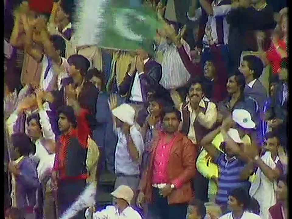 Enjoy Imran Khan Batting Video