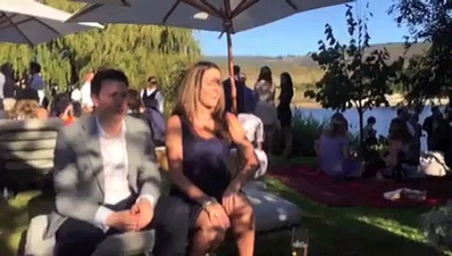 Il n'a vraiment pas envie de se marier : FAIL bouquet de mariage