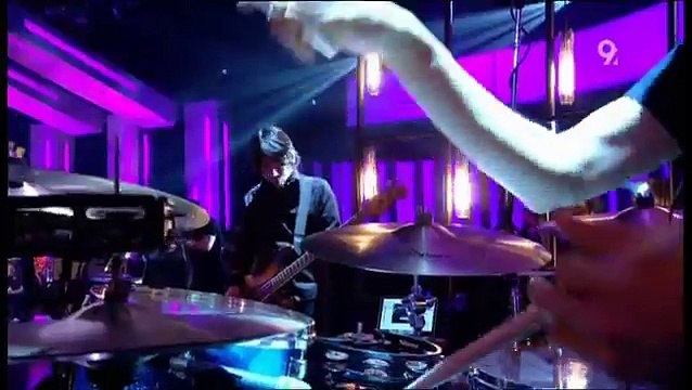 YEAH YEAH YEAHS - HEADS ROLL LIVE JOOLS HOLLAND.avi