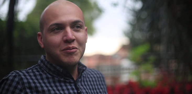 Cesar Acevedo, réalisateur de La tierra y la sombra - selfie vidéo