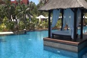 7 piscinas para disfrutar del lujo en el hotel 'Asia Gardens'