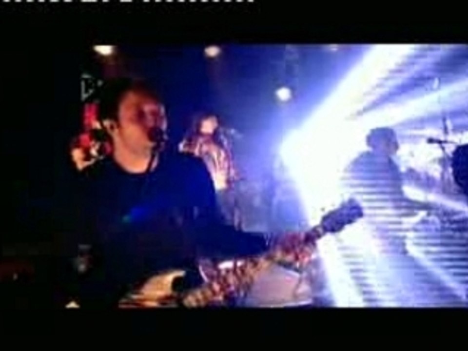 Avril Lavigne Girlfriend TV Live