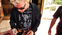 Billy Idol signing autographs on July 8th, 2012 in Stuttgart (Germany) *EXCLUSIVE*