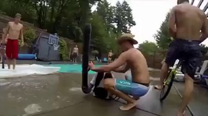 Awesome Timing by these Guyz .. to make a Trick - OMG (MUST WATCH)