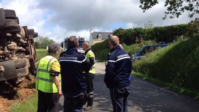 Un camion transportant des porcs s'est renversé à Elliant