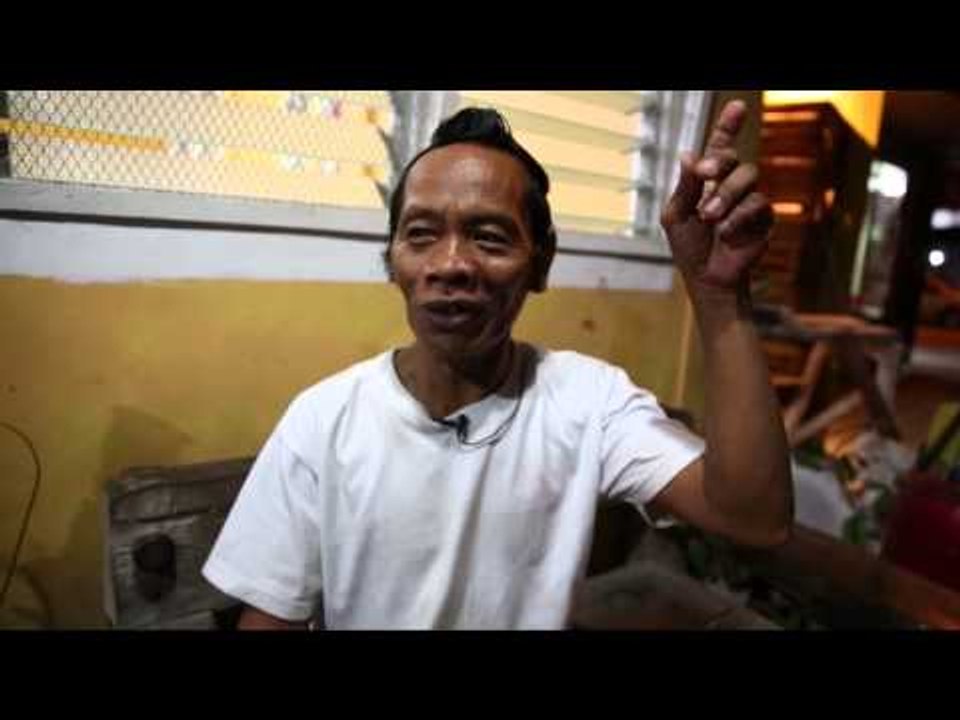 WATCH: Peanut vendor composes, sings song for Yolanda