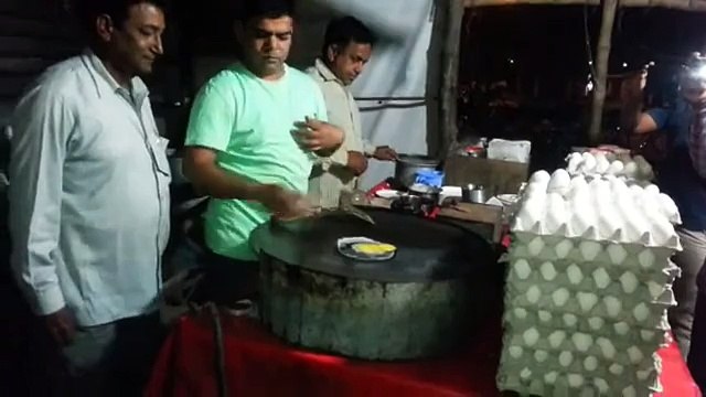 Œufs surprises chez un vendeur indien ambulant