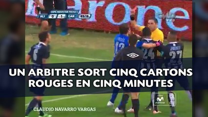 Un arbitre sort cinq cartons rouges en cinq minutes