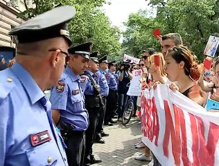 Télécharger la video: Studentët protestojnë kundër draftit për 'Arsimin e Lartë' - Albanian Screen TV