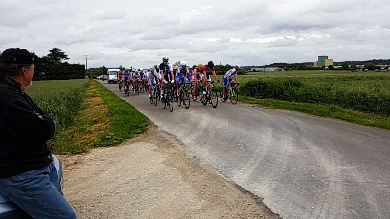 Passage échappée sur le circuit de Nersac le 14 Mai 2015