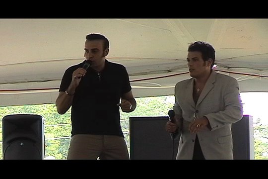 Mario Kombou & Franz Goovaerts sing 'Kissing Cousins' Elvis Week 2005