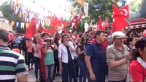 Kütahya Atatürk Büstüne Yürümek İsteyen Gruba Polis Müdahale Etti