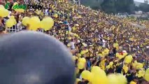 Fanáticos del fútbol gritan consignas contra el gobierno de Maduro