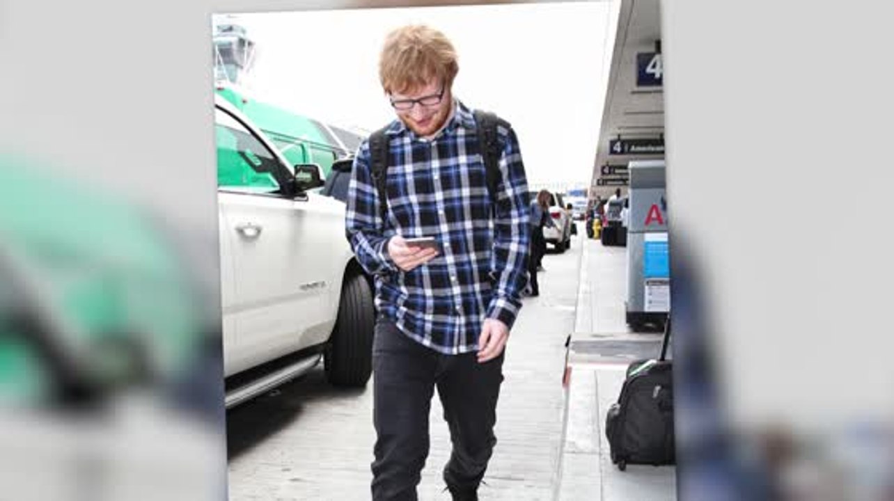 Ein müder Ed Sheeran kommt in LA an