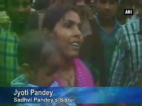 Eve-teased by SP leader's bodyguard, 23-year old jumps on his car and breaks windshield