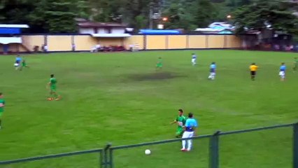 Copa Perú: tackle criminal de arquero a un árbitro (VIDEO)