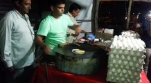 Œufs surprises chez un vendeur indien ambulant