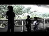Campagna antifumo thailandese: bambini che invitano a smettere di fumare