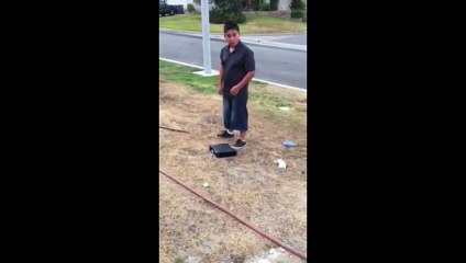 Son père l'Oblige à Détruire sa Xbox à Cause de ses Mauvaises Notes