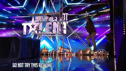 Le public et le jury sont MDR par le show hilarant de ce père de famille sur son trampoline ! A VOIR !