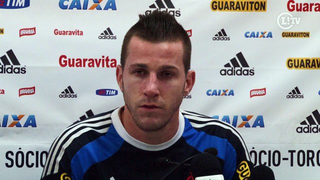 Paulo Victor se irrita ao ser questionado sobre folgas do Fla