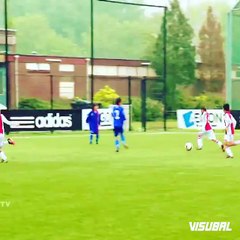 Futbol Oynayan Miniklerin Gol Sevinci