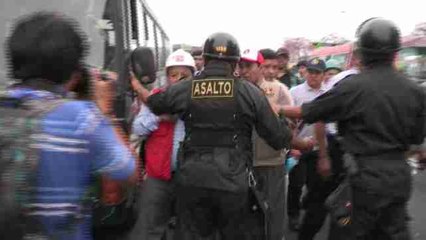 Download Video: Mineros peruanos en huelga indefinida protestan por tercerización de contratos