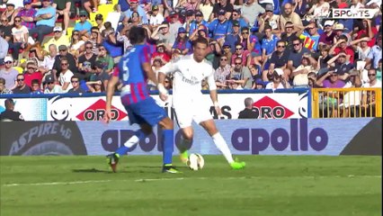 Những khoảnh khắc thiên tài của Messi và Ronaldo trong mùa này