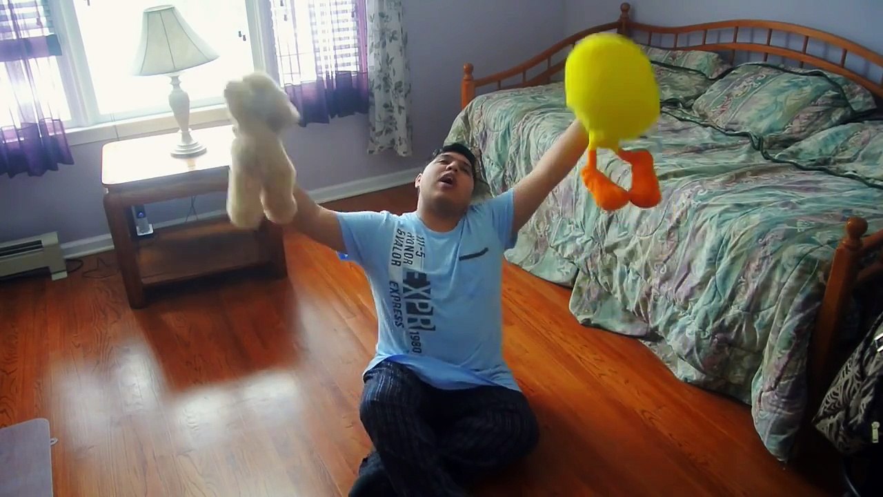 Frozen - Do You Want To Build A Snowman (Music Video)