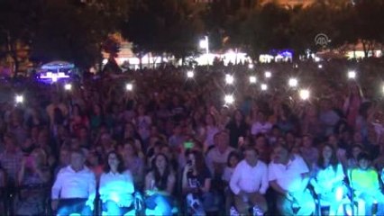 Şarkıcı Atiye Konser Verdi